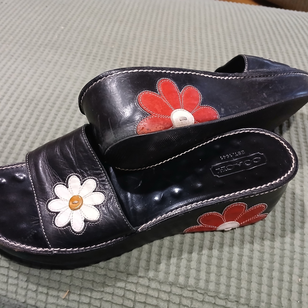 Black Sandals with Red and White Floral Design - Picture 4 of 12